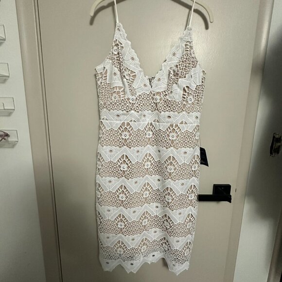 NWT- Lulu’s Sway Away White Crochet Lace Dress- SIZE LARGE - Picture 2 of 8